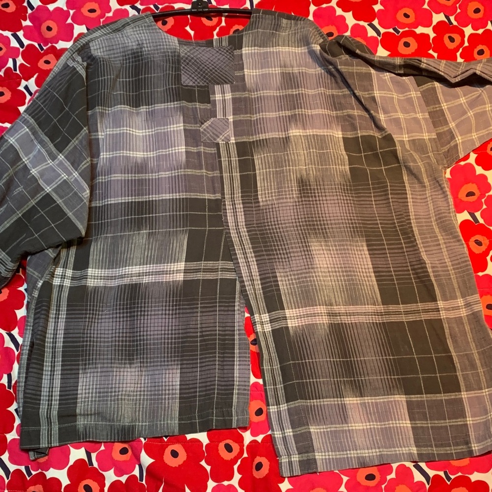 Su-Zen funky asymmetrical top in Black, pale purple, white and gray - Picture 4 of 7